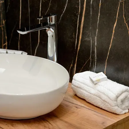 Superior Near The River In The Center On Granary Island By Renters