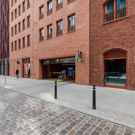 Superior Near The River In The Center On Granary Island By Renters شقة غدانسك