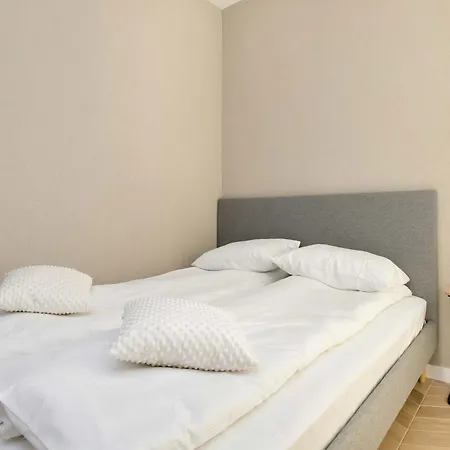 Superior Near The River In The Center On Granary Island By Renters