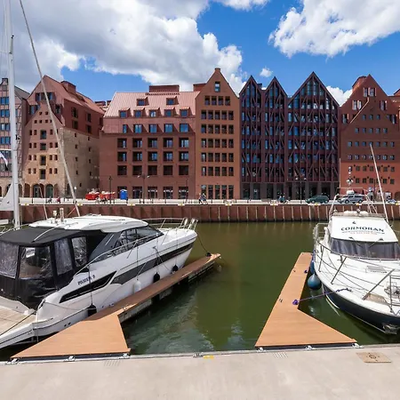 Superior Near The River In The Center On Granary Island By Renters