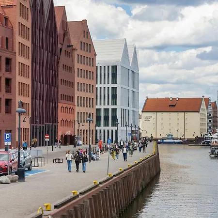 Superior Near The River In The Center On Granary Island By Renters